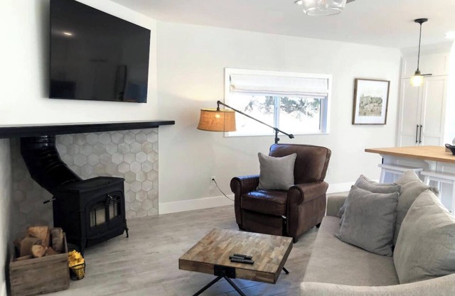Country cottage just outside Ojai and close to nearby hiking trails