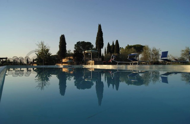 Country house with private pool for 22/23 persons