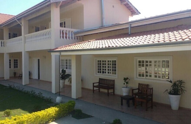 COUNTRY HOUSE (10 suites) W/AR, POOL, ETC.