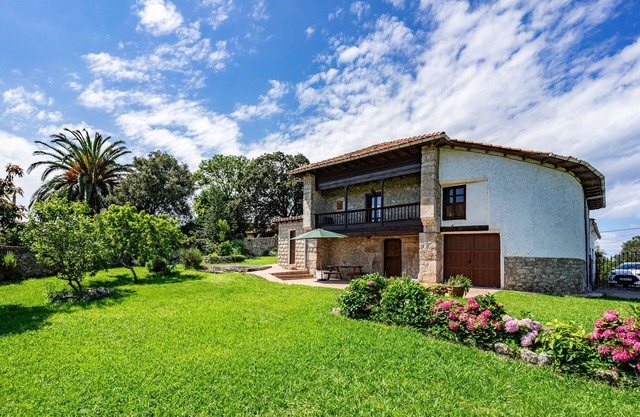 Country House 'Casa María Mérica' with Private Garden and Wi-Fi