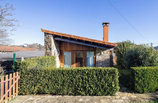 Country House 'Casa Souto De Abajo Adaptada' with Shared Garden