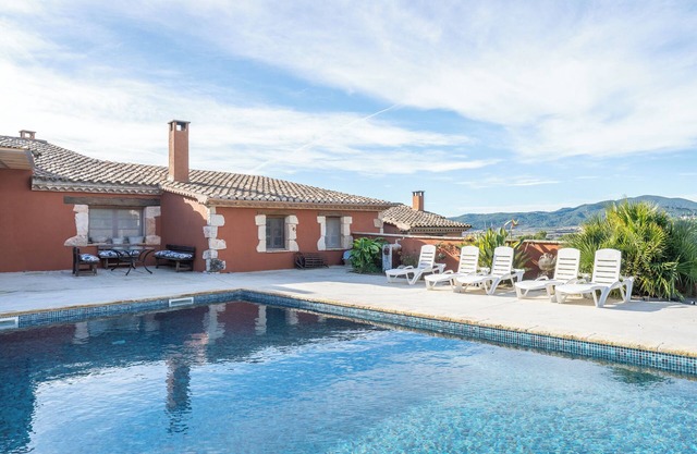 Country House 'Ca La Munda-Can Cruset' with Mountain View, Private Pool and Wi-Fi
