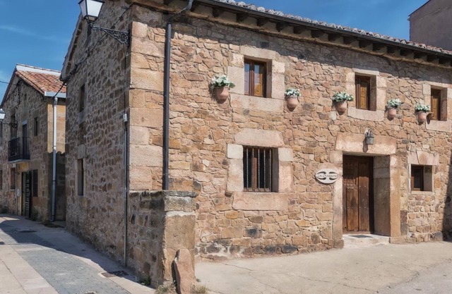 Country House 'La Chascona' with Mountain View and Wi-Fi