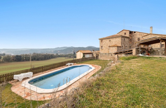 Country House 'Volta De Ferreres' with Mountain View, Shared Pool and Wi-Fi