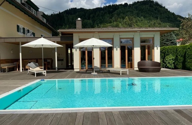Country house with beautiful garden, pool and leisure facilities for up to 12 guests