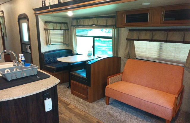 Country Living At It's Best Surrounded By DeSoto Forrest Nature Trails : Lakes