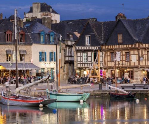 Coup de Coeur sur le Port de ST GOUSTAN, Trés Bel Appartement avec Terrasse