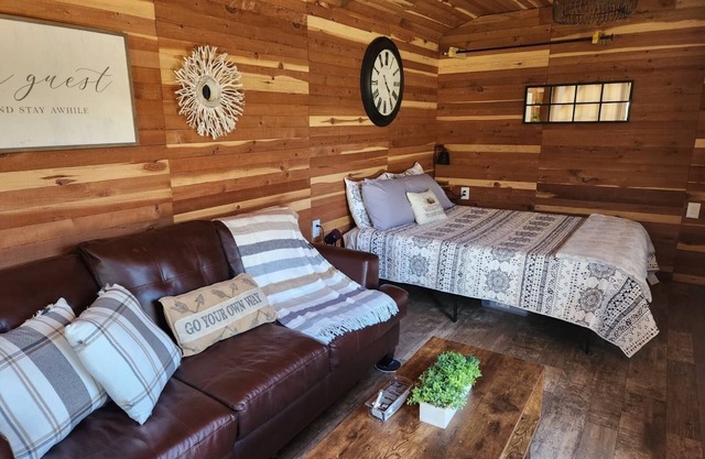 Couples Cabin/ Float the Illinois River, golf, hiking and 4 wheeler trails.