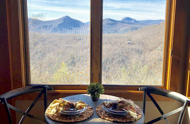 Couples Retreat with breathtaking mountain views!