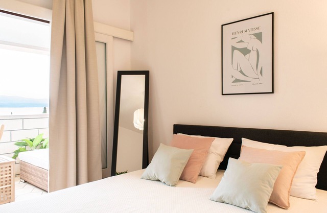 Couples suite in Bol centre with a loggia&seaview