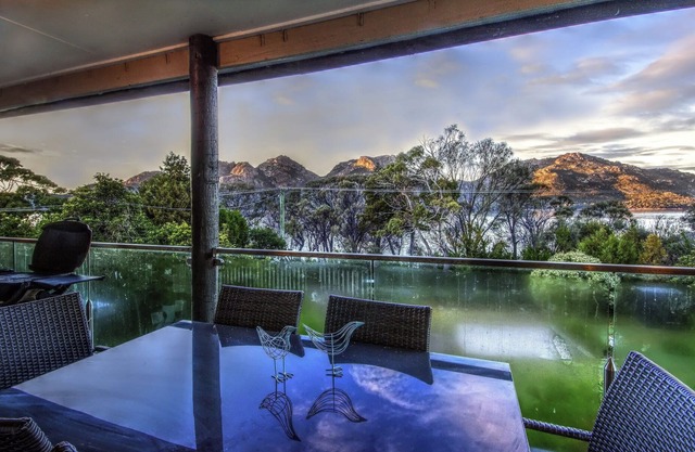 Cove Beach Apartment 2 - Freycinet Holiday Houses
