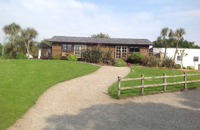 Cowslip Kabyn - Set In Enclosed Two Acre Garden in the St Ives Bay Area