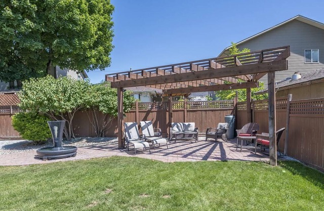 Cozy 1 bed/1 bath suite is on the 2nd level in the Historical Carew House