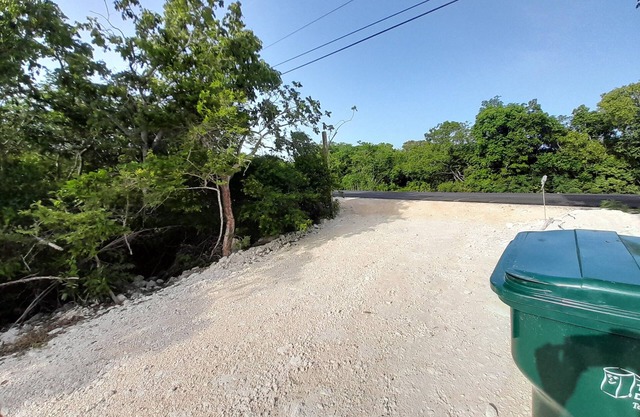 Cozy 1-bedroom apartment; AC and WiFi in lovely Long Bay Hills - Near the Beach