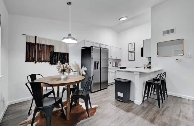 Cozy 1-bedroom condo in awesome Austin with AC