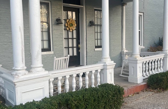 Cozy 1-bedroom with AC and WiFi in charming Shelbyville