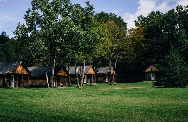 Cozy 1 Room Log Cabin with Bathroom near Ski Resort in Upstate New York
