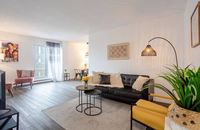 Cozy 1BR on Rene-Levesque