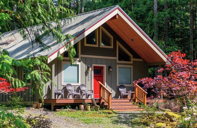 Cozy 2 Bed/2 Bath with sauna, perfect for small families