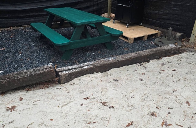 Cozy 2-bedroom campground in lovely Columbia with WiFi, AC