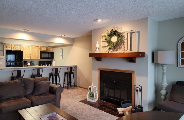 Cozy 2-Bedroom Condo, Stunning Golf Course Views – Perfect for Families & Groups