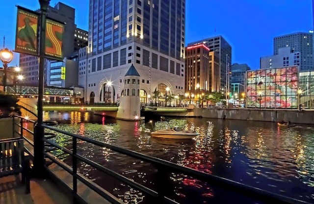 Cozy 2-bedroom condo in charming Milwaukee with fitness room, WiFi