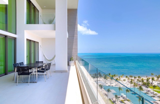 Cozy 2-bedroom condo with AC and fitness room in beautiful Cancún