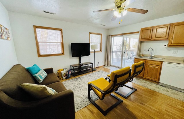 Cozy 2 Bedroom Home on Lake Vermillion with Lake Views and Ice Fishing Access