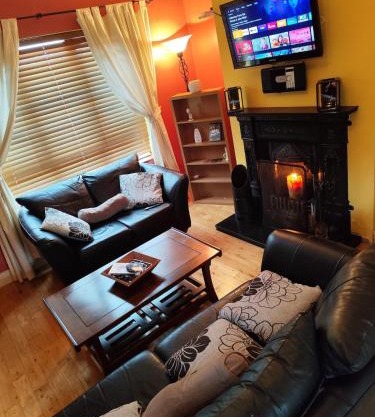 Cozy 2 bedroom House, Castlebar Town, near to Westport, Achill & Clifden