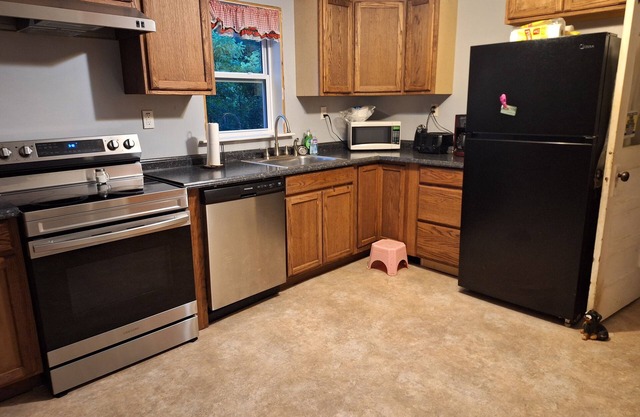 Cozy 2-bedroom house in nice Ellington with WiFi, AC