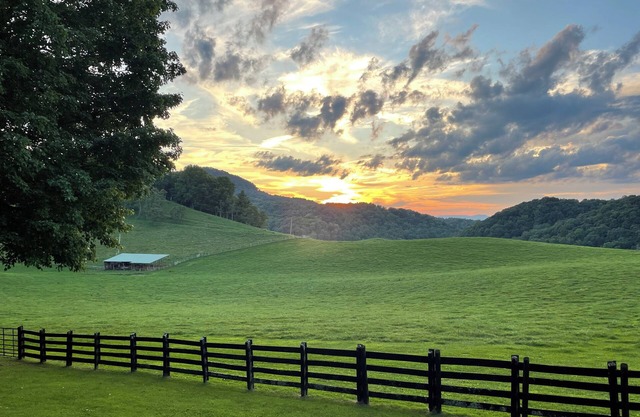 Cozy 2bedroom mountain cabin on 18 acres near the Appalachian Trail
