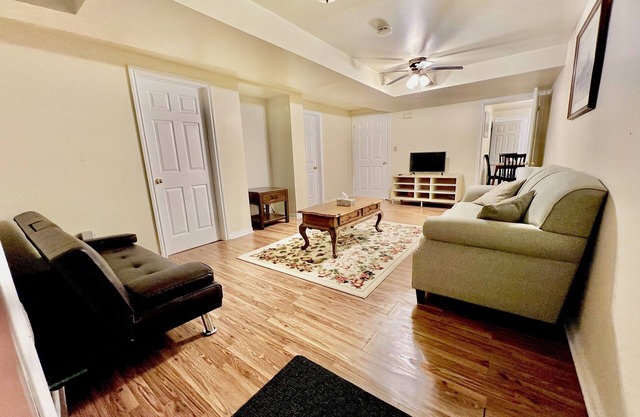 Cozy 2BR Basement Apt in Newmarket