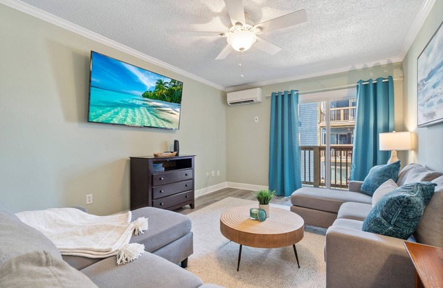 Cozy 2BR Beach Condo – Ocean Views, Balcony, Close to Shops and Dining