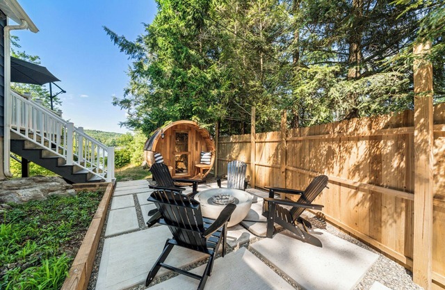 Cozy 2br Lake House with Outdoor Barrel Sauna on Cranberry Lake