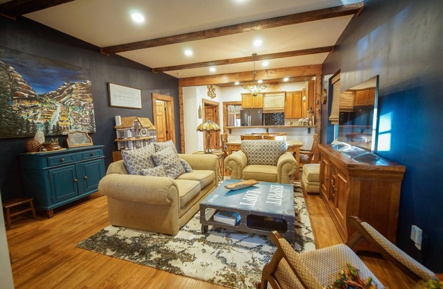 Cozy 3-Bedroom Grand Chalet in Delta, Colorado