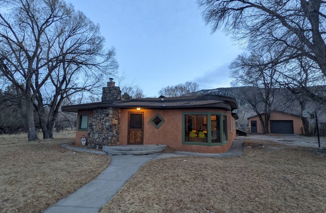 Cozy 3 bedroom house- 20 min to Monarch mountain! - Special for NOV and DEC!