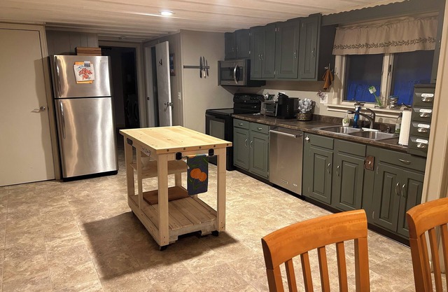 Cozy 3 bedroom in Speculator, walking distance to Lake Pleasant