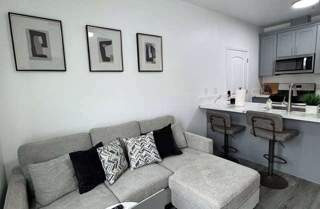 Cozy 450sqft ADU in charming Guadalupe 4 minutes from the beach, Full kitchen.