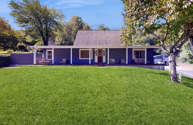 Cozy 4BR near Asheville biking and hiking