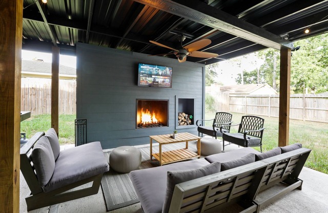 Cozy 5 Bed Home w/Outdoor Living near IAH Airport