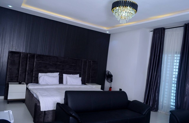 Cozy 5-Bedroom Terrace with garden view in Abuja