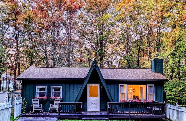 Cozy A-frame cottage, Pocono Mountains, Fireplace, Pet Friendly