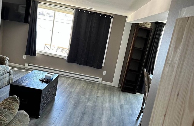 Cozy All Season Lake Front 2nd Floor Apartment