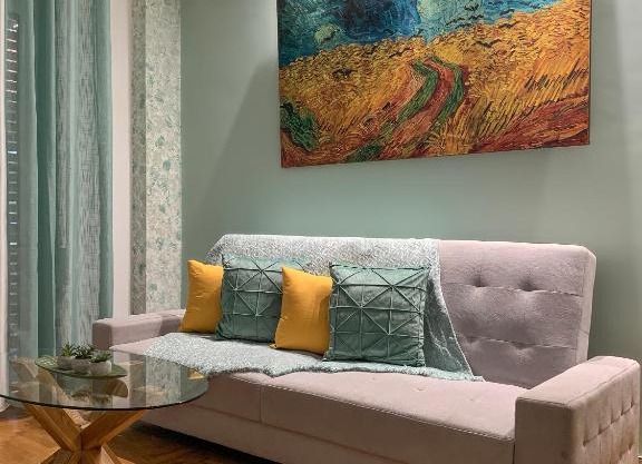 Cozy and Chic apartment in the Center, 5 min Subway