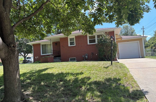 Cozy and clean two bedroom home.Full bath. Coffee and rolls waiting for you.