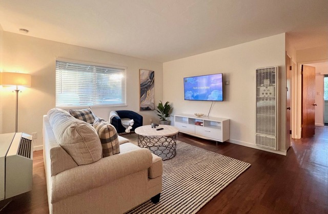 Cozy and quiet 2B/1b in Downtown