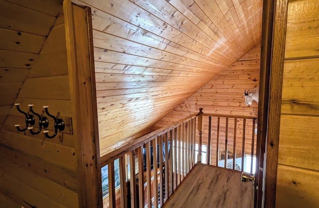 Cozy and Relaxing Getaway Cabin #14