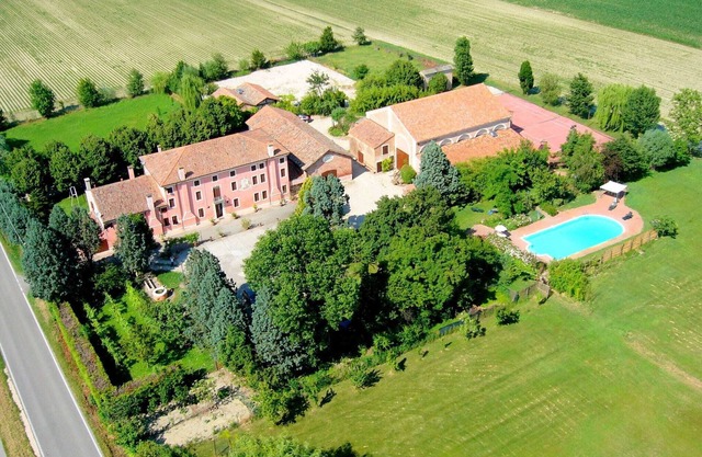 Cozy apartment in a farmhouse in Veneto with shared swimming pool