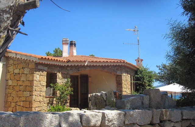 Cozy apartment by the sea with a large garden ideal for 2 people