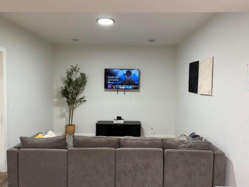 Cozy Apartment in South West Calgary